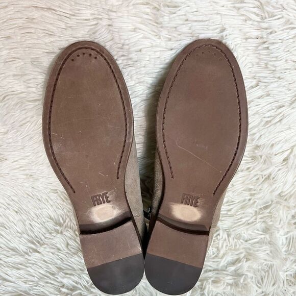 Frye Carly Zip Chelsea Flat Boots Booties Ash Beige Suede Size 7.5 - Picture 6 of 6